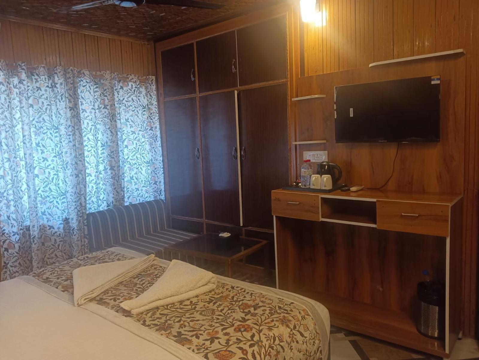 Hotel Arbor Srīnagar 外观 照片
