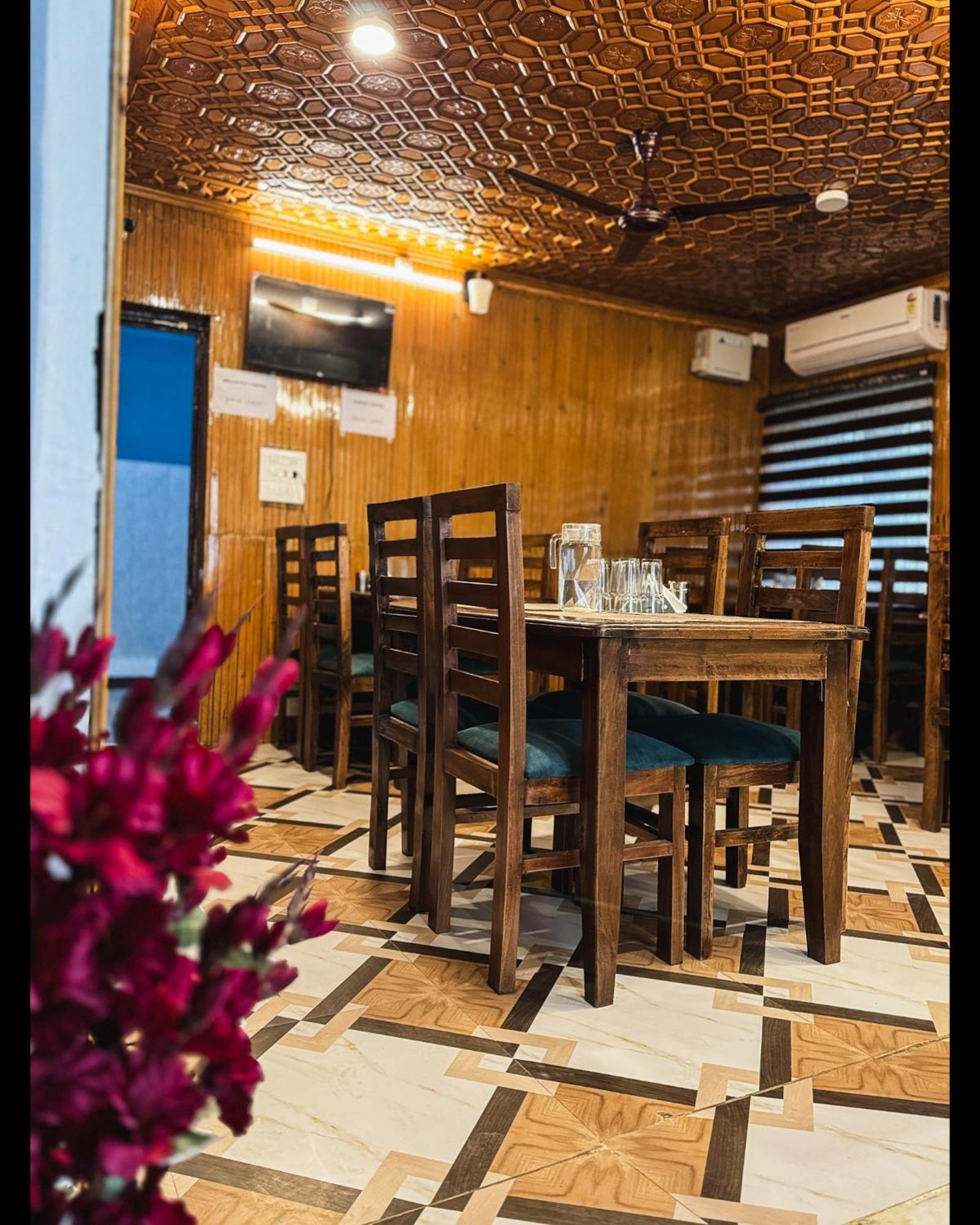 Hotel Arbor Srīnagar 外观 照片